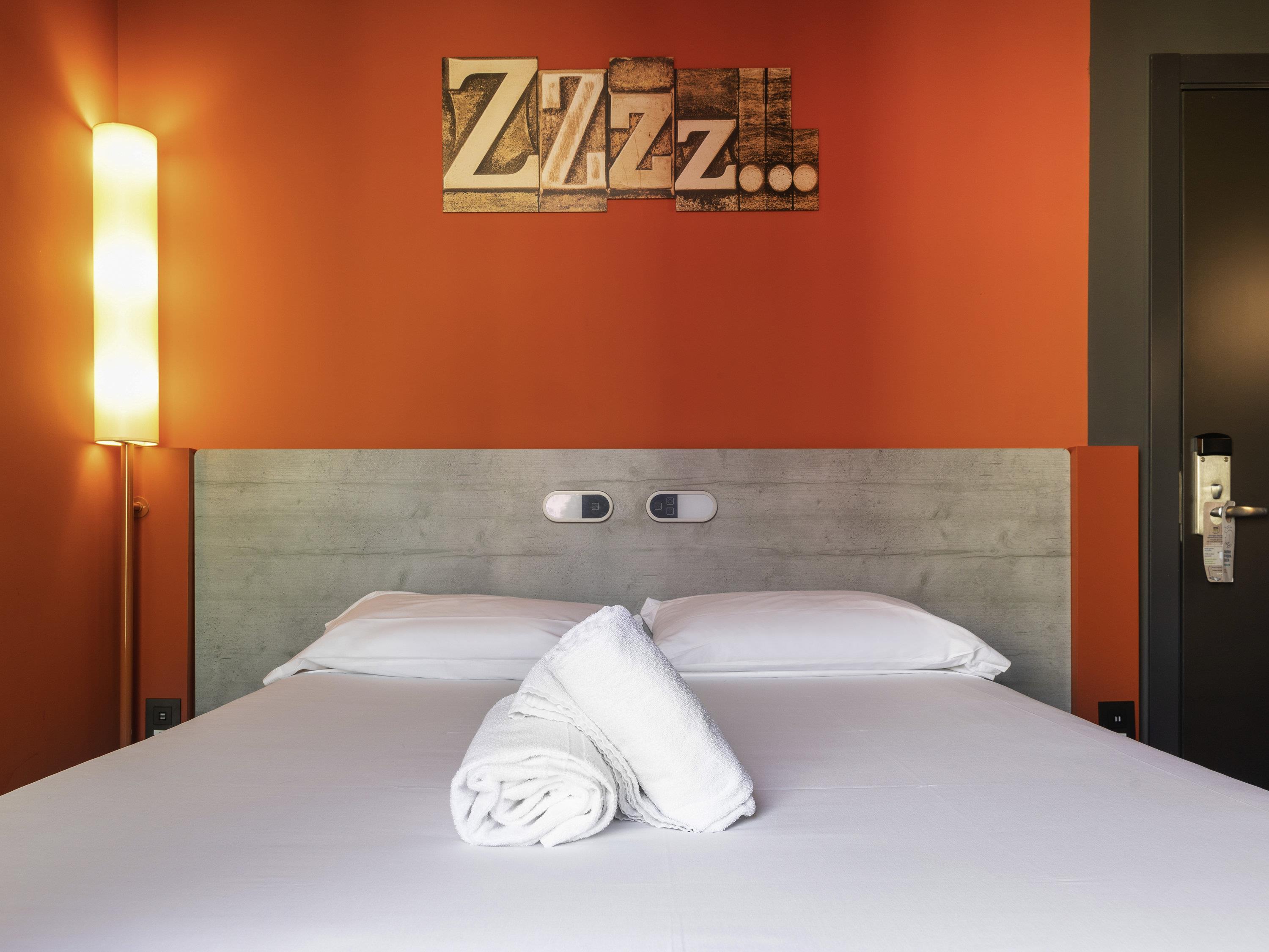 INTERIOR, STANDARD, DOUBLE BED, PATIO