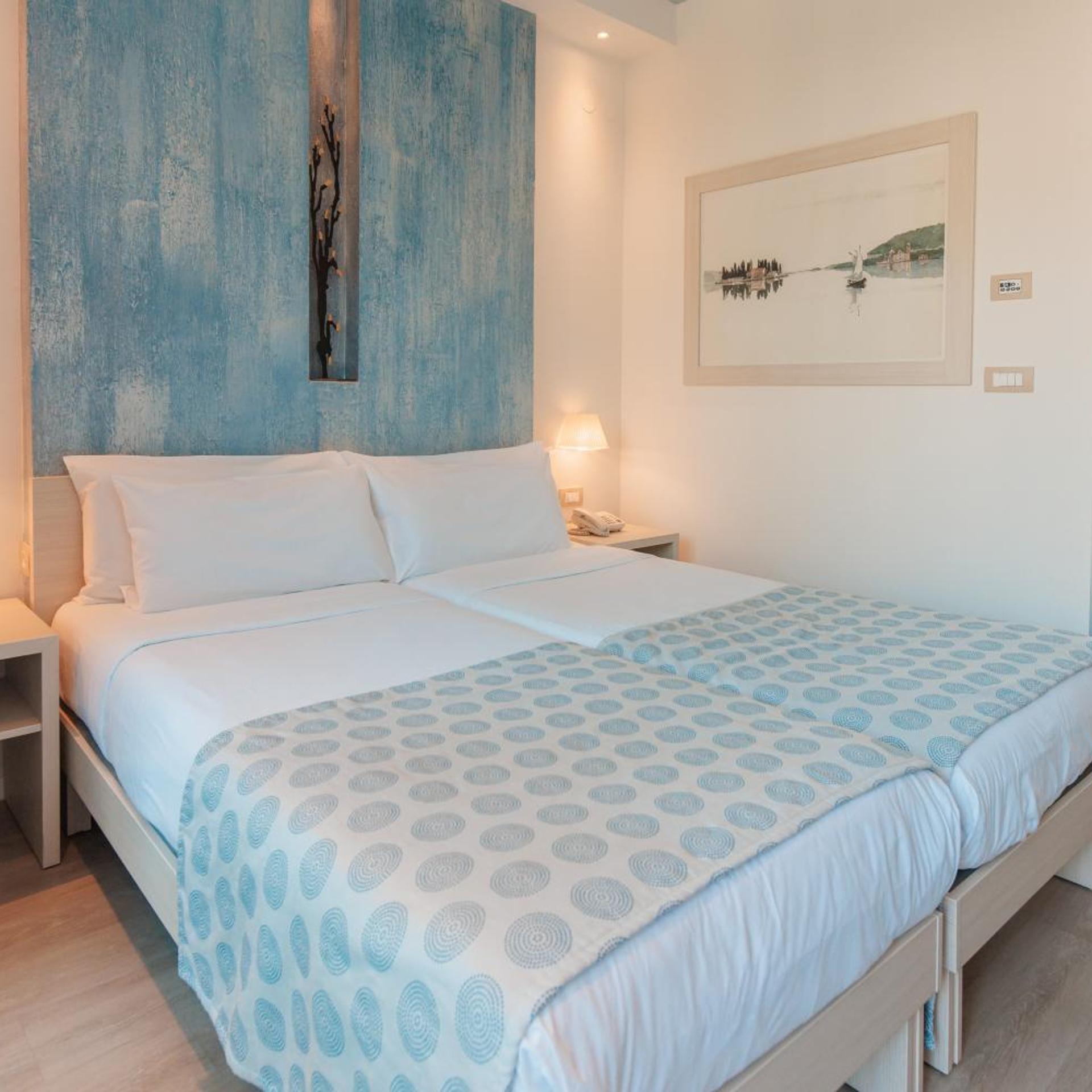Room, Twin Beds, Lateral Side Sea View, Balcony