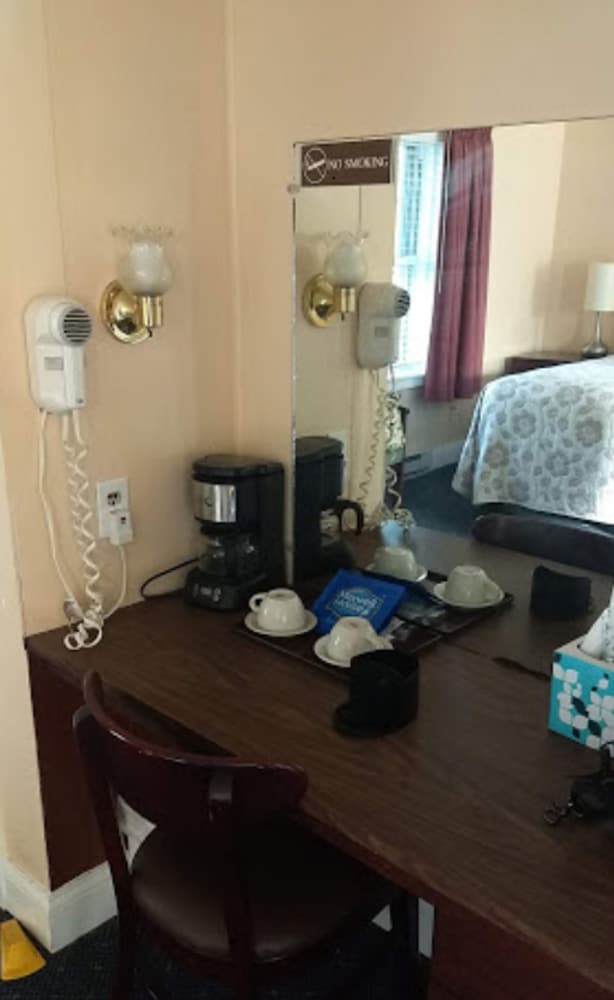 Hyland Motor Inn 36/63