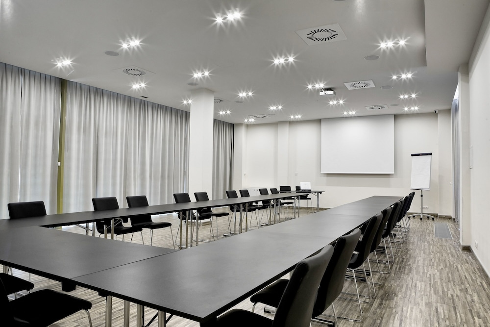 HOTEL MODERNO 61/63