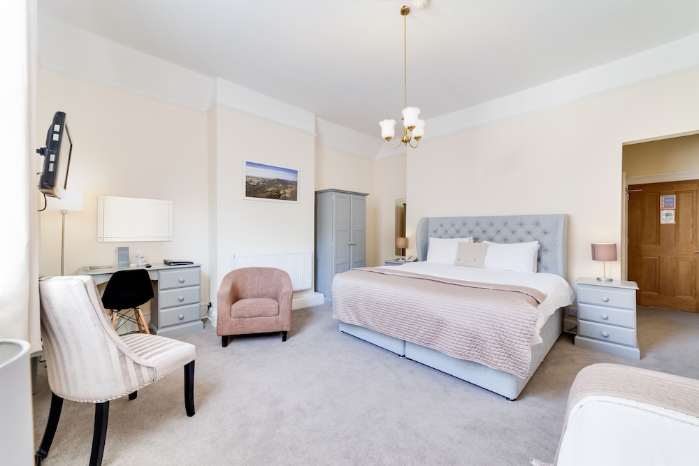 The Mount Pleasant Hotel 12/50