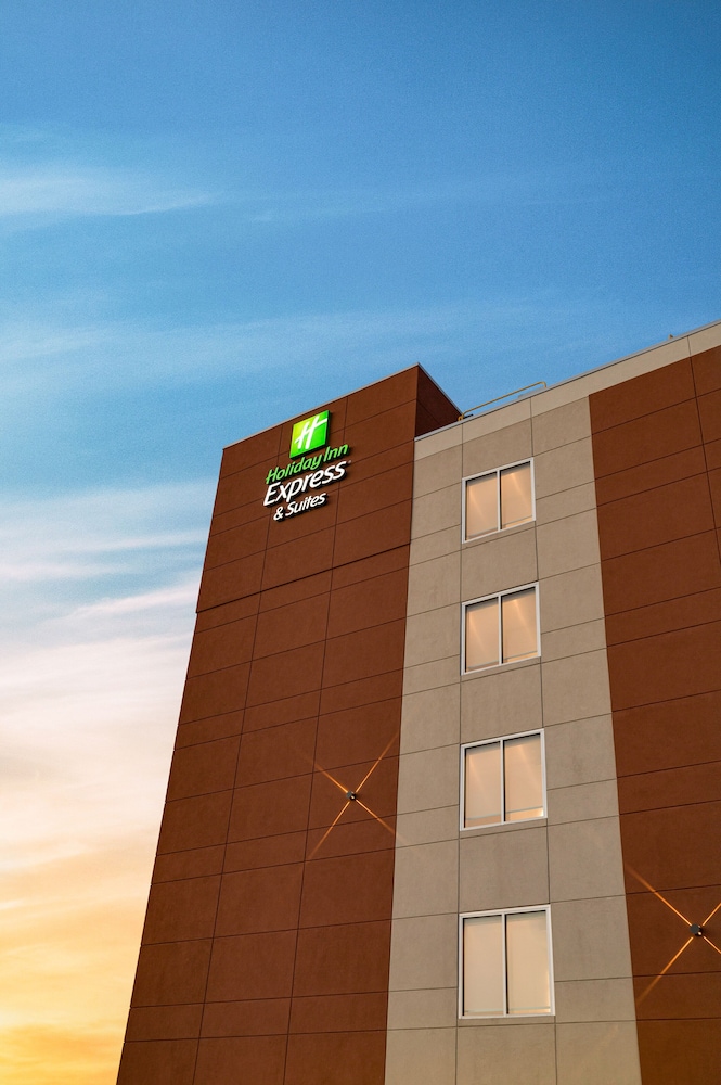 Holiday Inn Express Suites Sanford 2/54