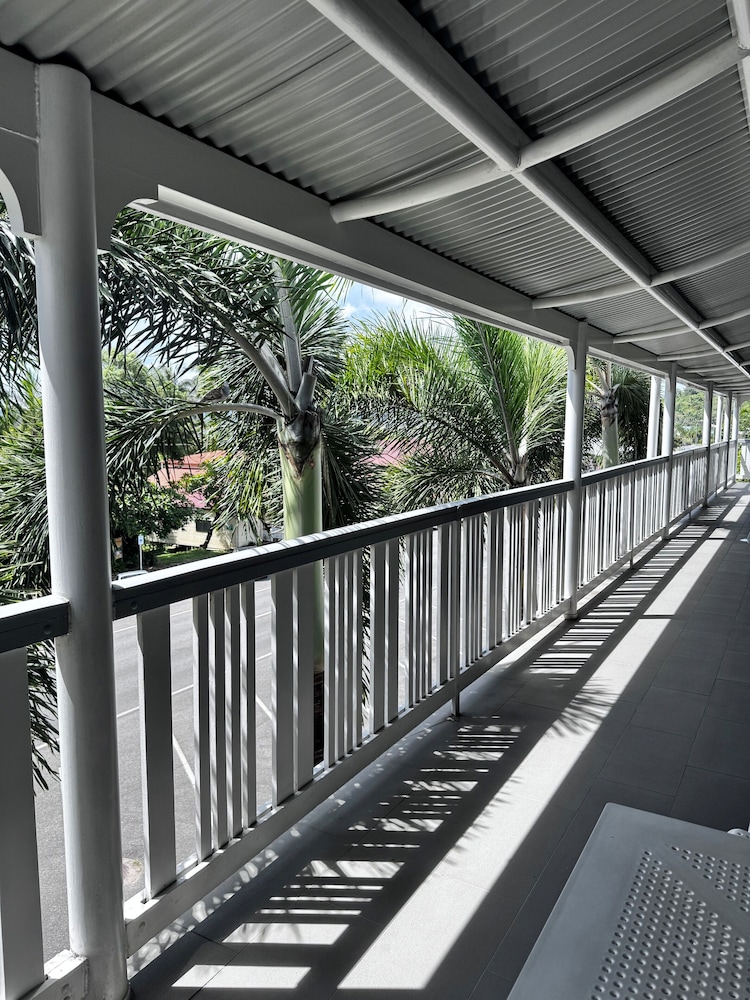 Sovereign Resort Hotel 7/64