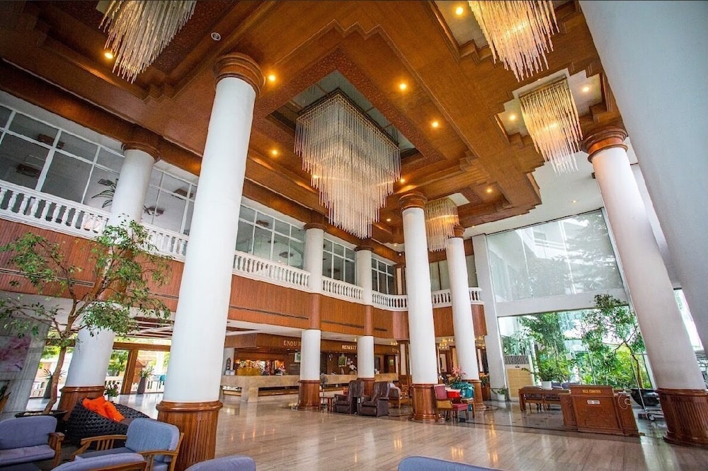 Royal Palace Hotel 13/66