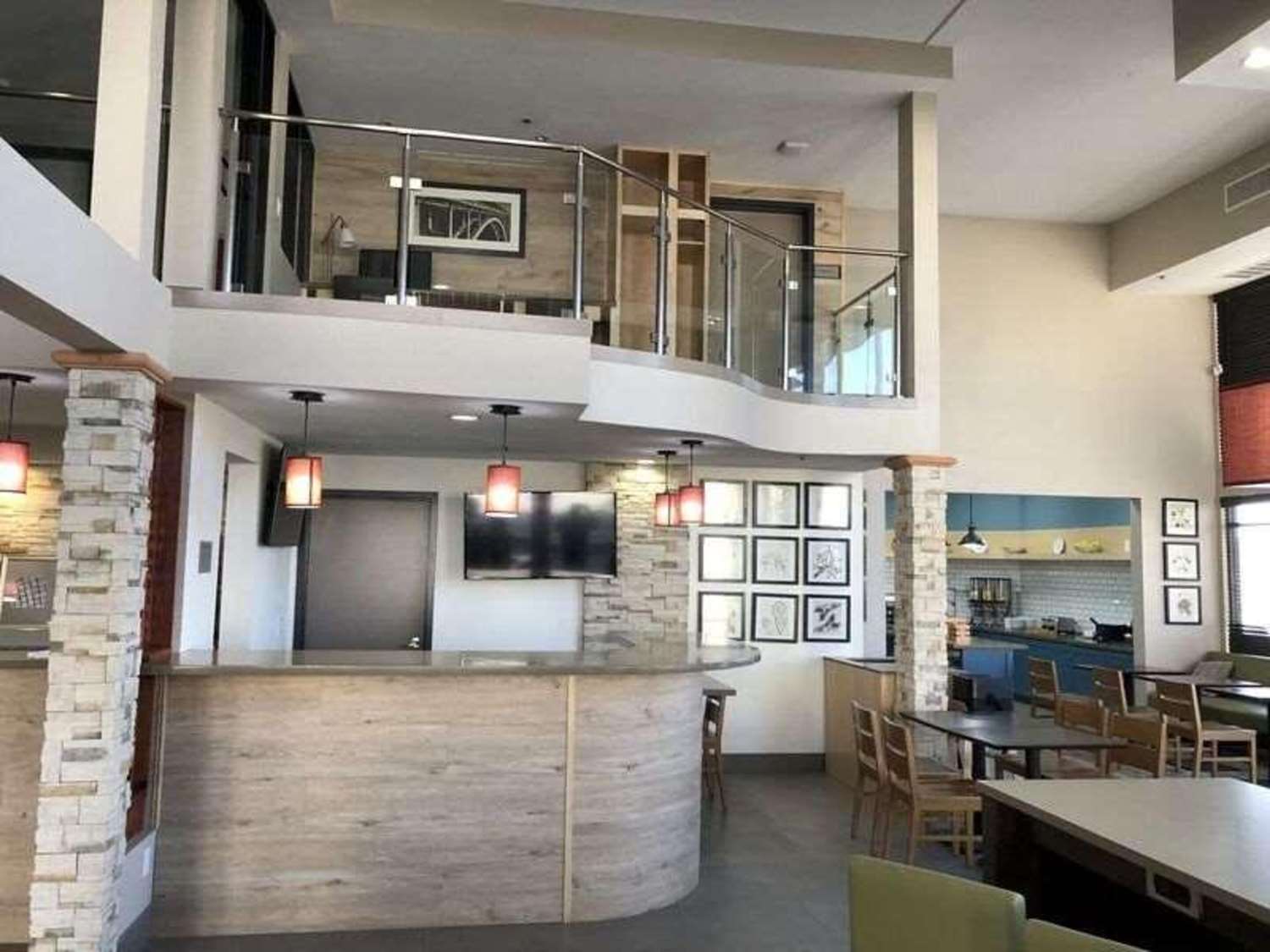 Country Inn and Suites By Radisson Bakersfield, CA 4/23