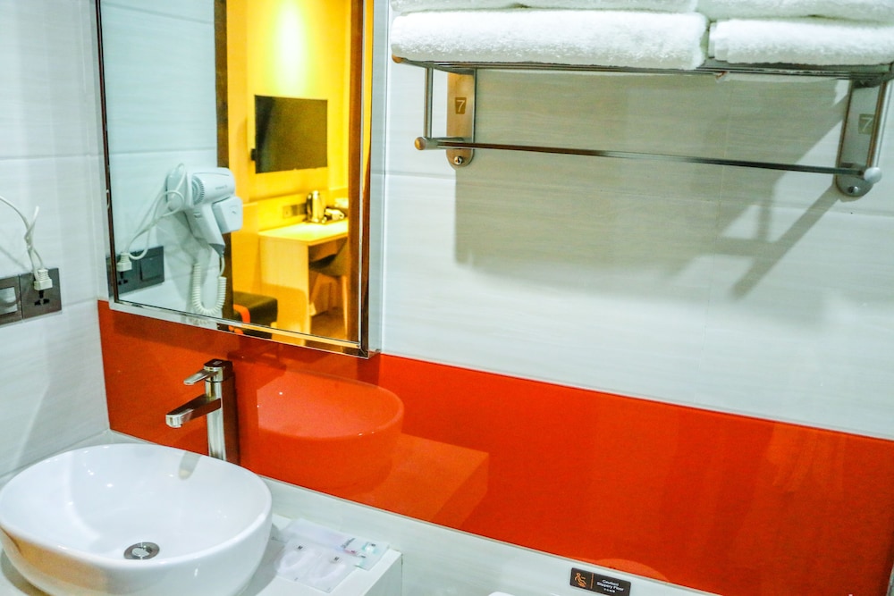 7 Days Premium Hotel 54/56