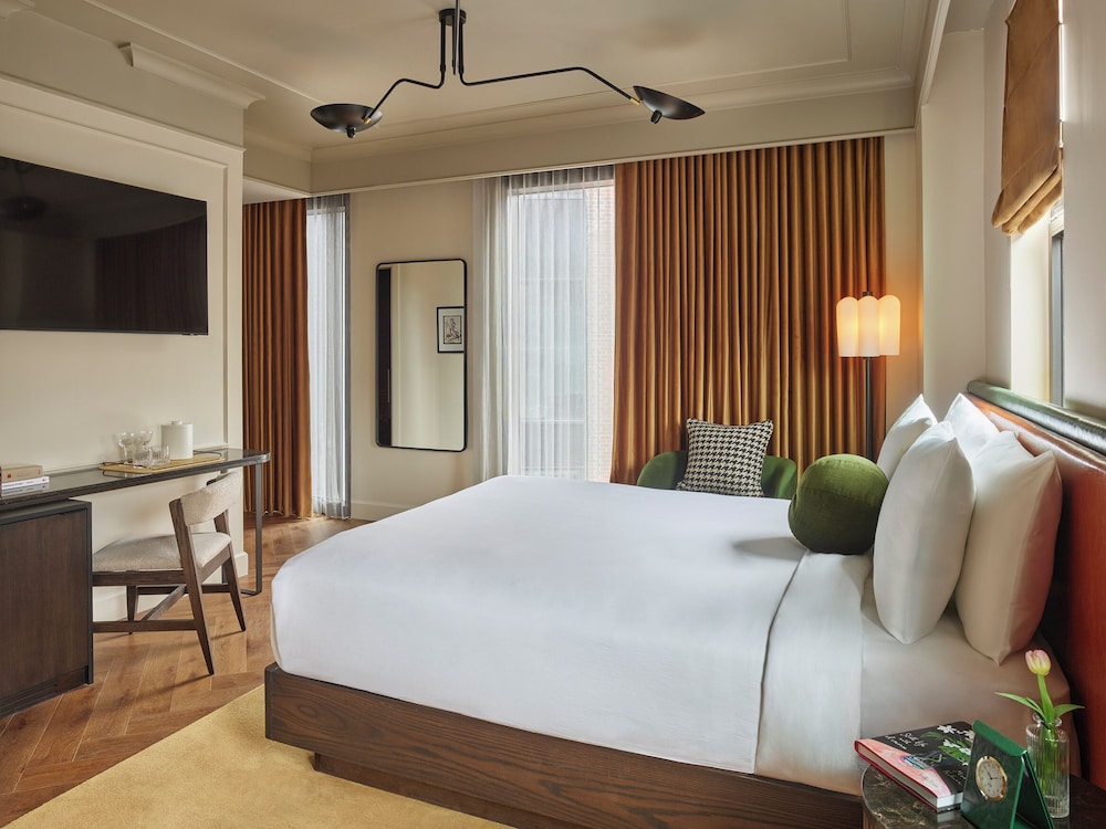 PREMIER, KING BED, PATIO
