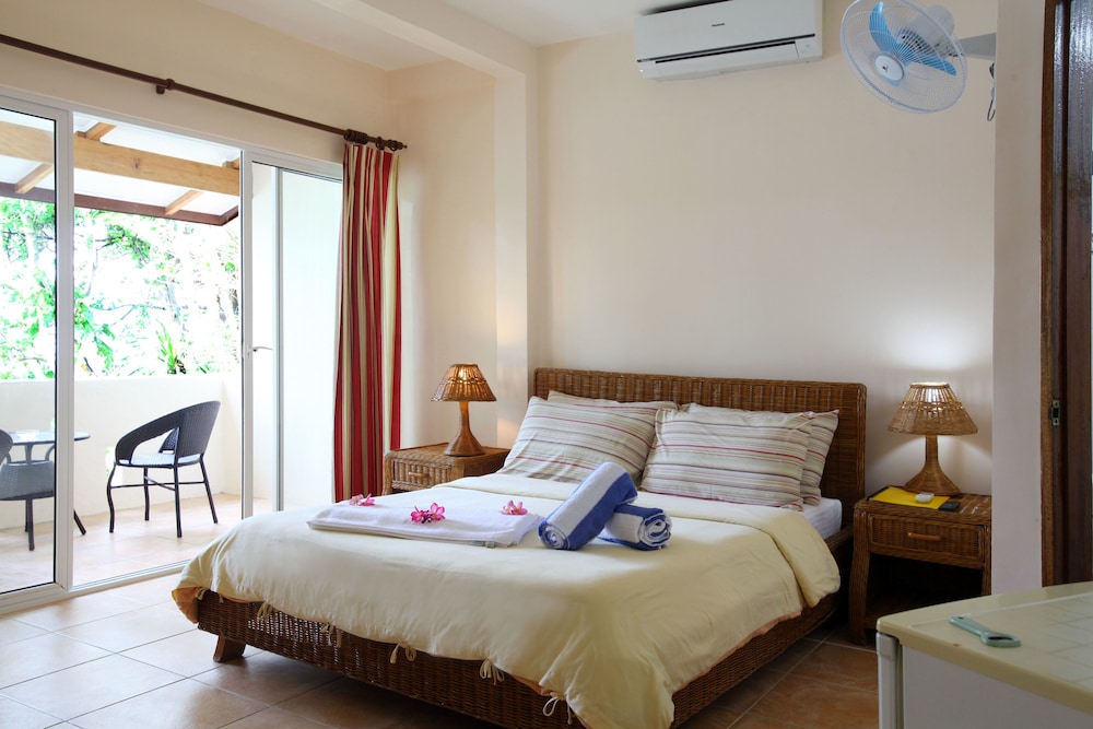 El Galleon Beach Resort Asia Divers 14/68