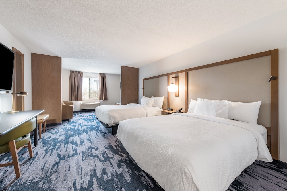 Fairfield Inn Suites Greensboro Coliseum Area 12/32