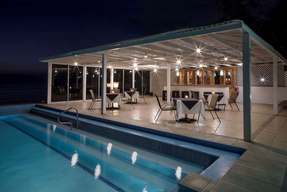 swimming pool spa
