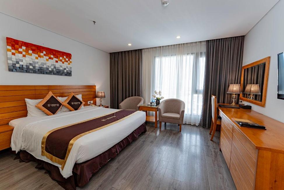 Grand, Deluxe, Double Bed, City View