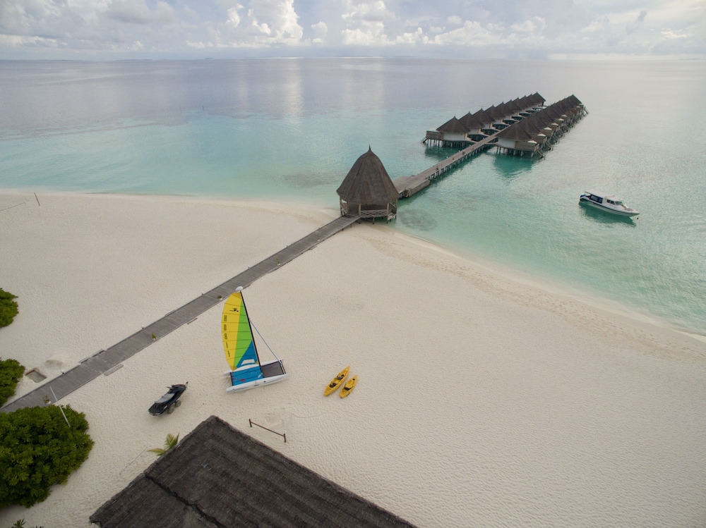 Angaga Island Resort And Spa 46/57