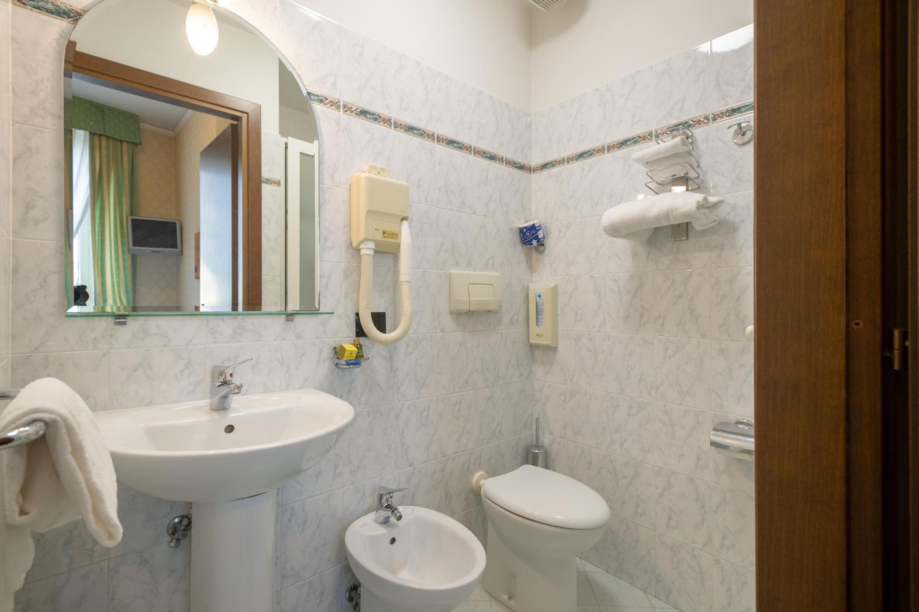 Room, Single, Boccaccio 6/8