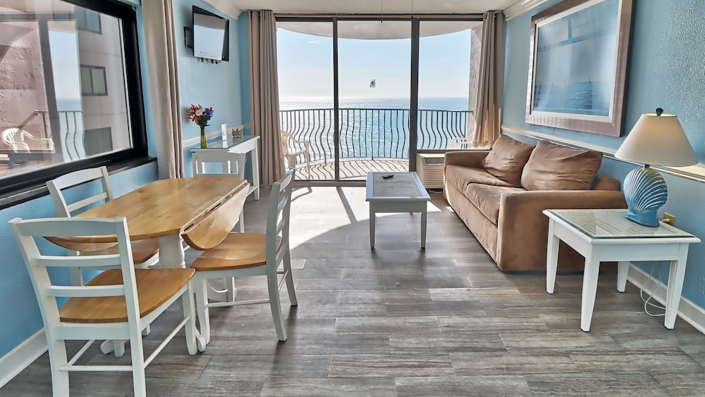 The Palms by Suite at the Beach 30/50