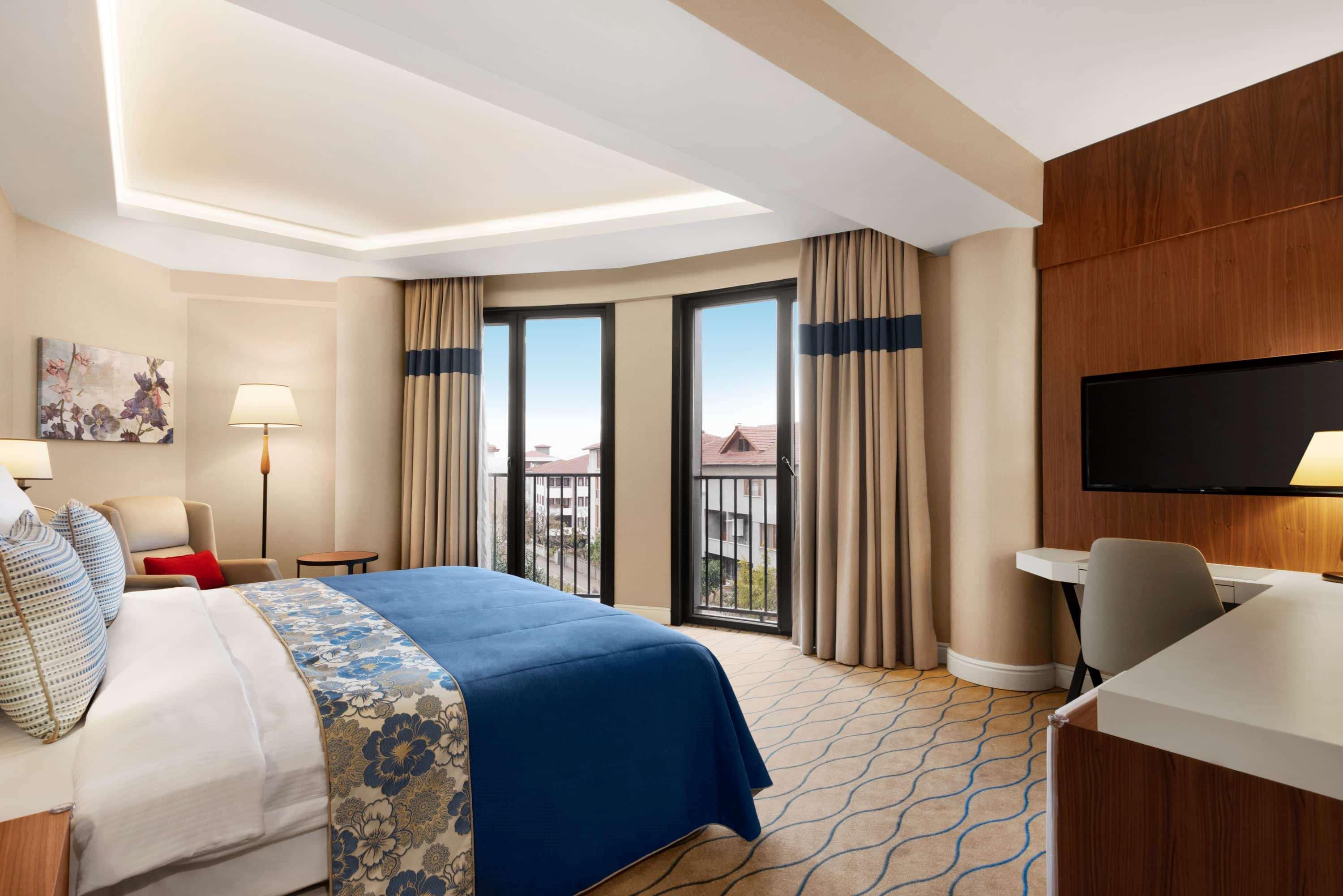 Deluxe, King Bed