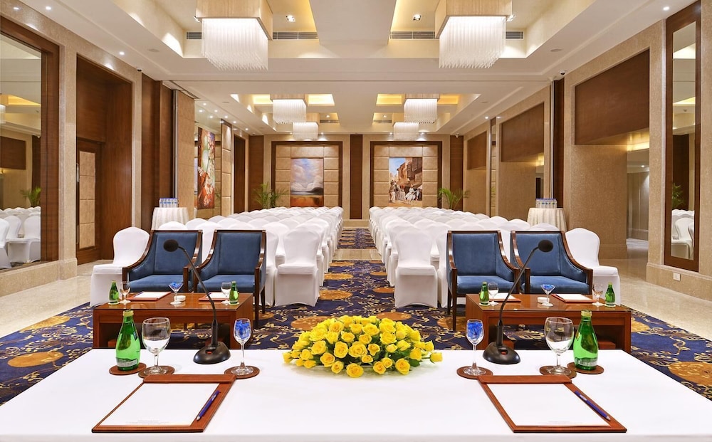Golden Sarovar Portico 48/59