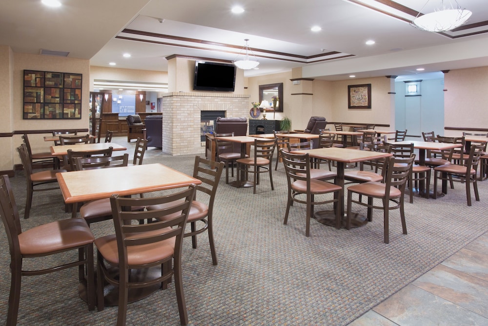 Holiday Inn Express Hotel Suites Las Vegas 42/57