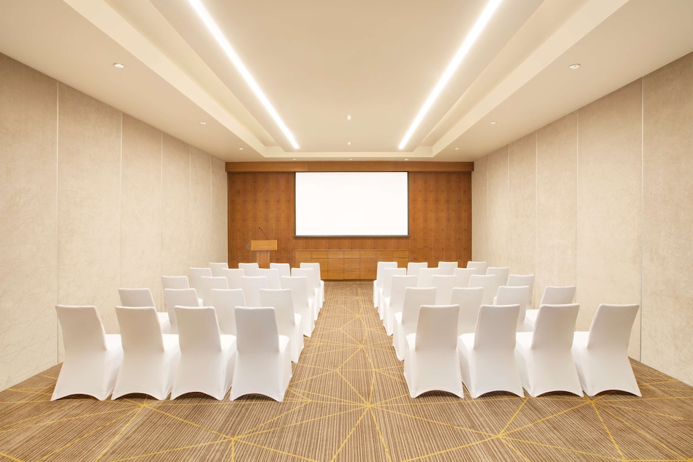 Hyatt Place Hyderabad Banjara Hills 44/54