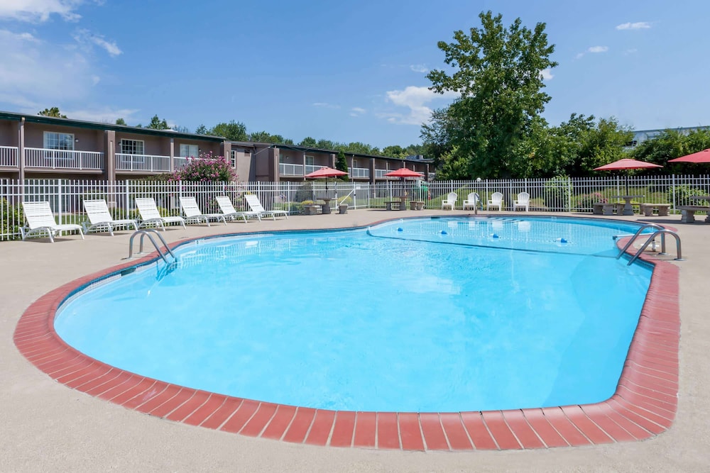 Days Inn And Suites Lexington 1/21