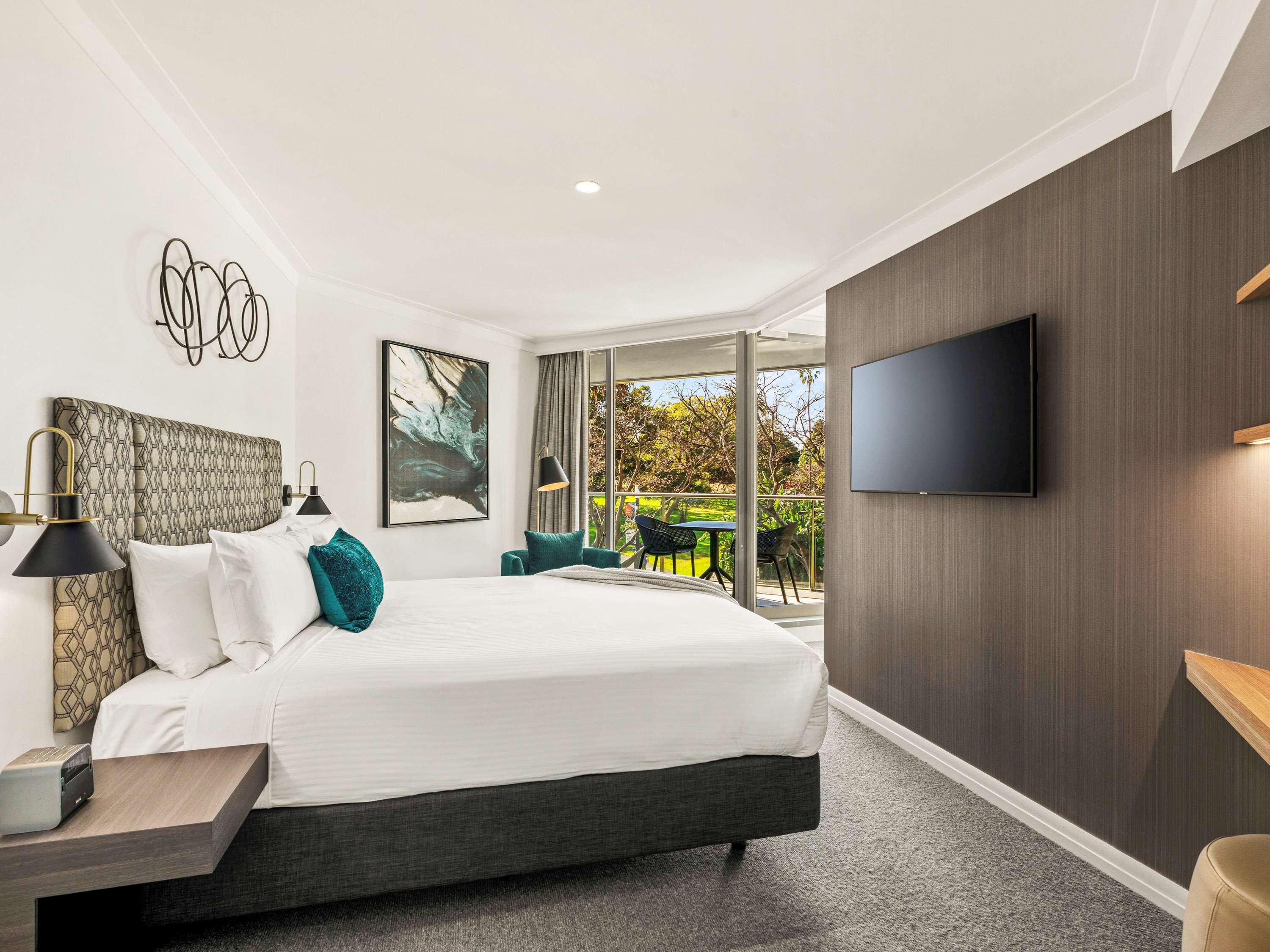 DELUXE, APARTMENT, KING BED, GARDEN VIEW
