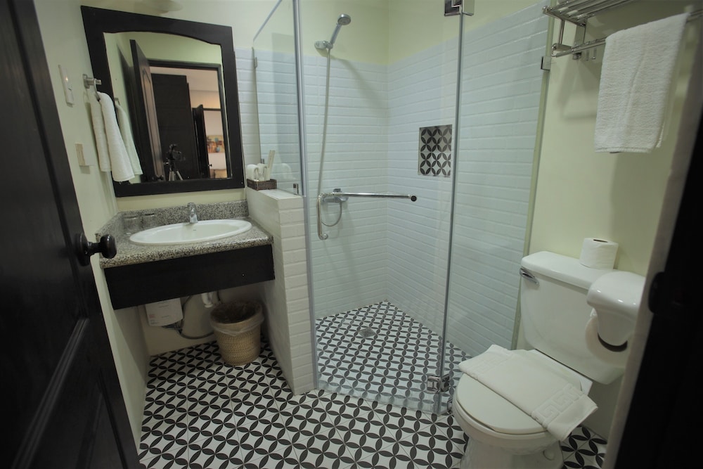 Sta. Barbara Residence Hotel 57/59