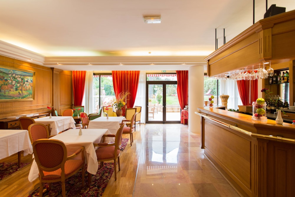 restaurant-cafeteria
