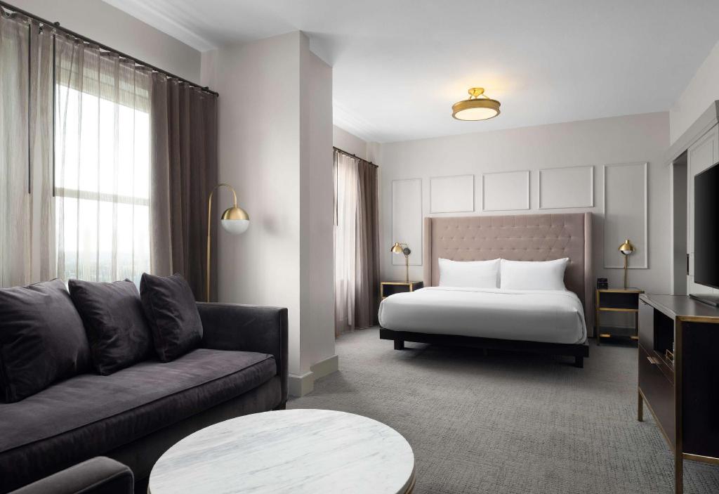 JUNIOR SUITE, KING BED