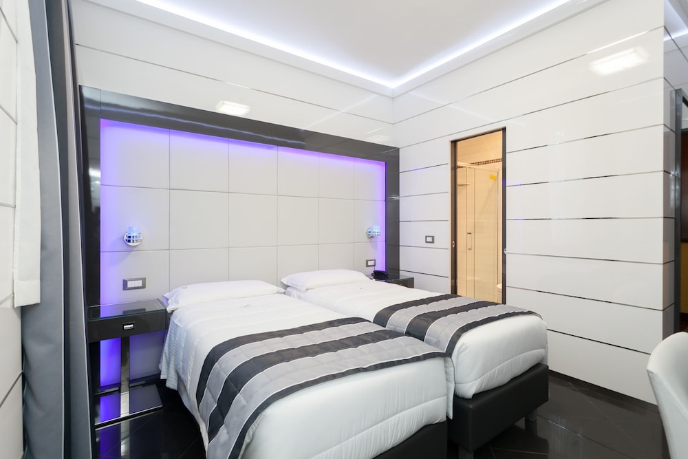 غرفة سوبيريور بسرير كوين، Hotel Fiorella 2/6