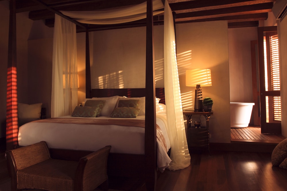 Ananda Hotel Boutique 43/70