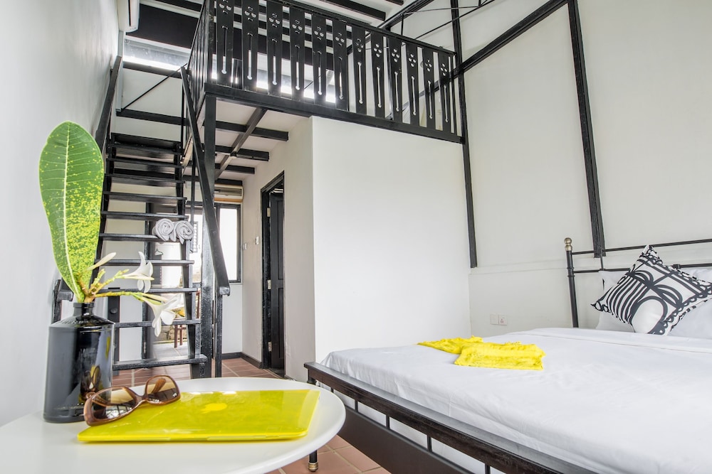 KING AND QUEEN BED