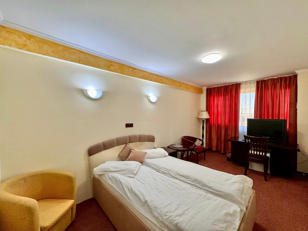 Hotel Helin Aeroport 6/25