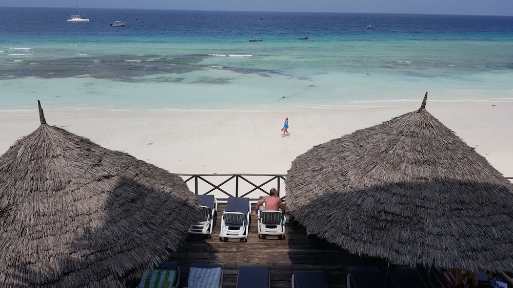 Langi Langi Beach Bungalows 25/47