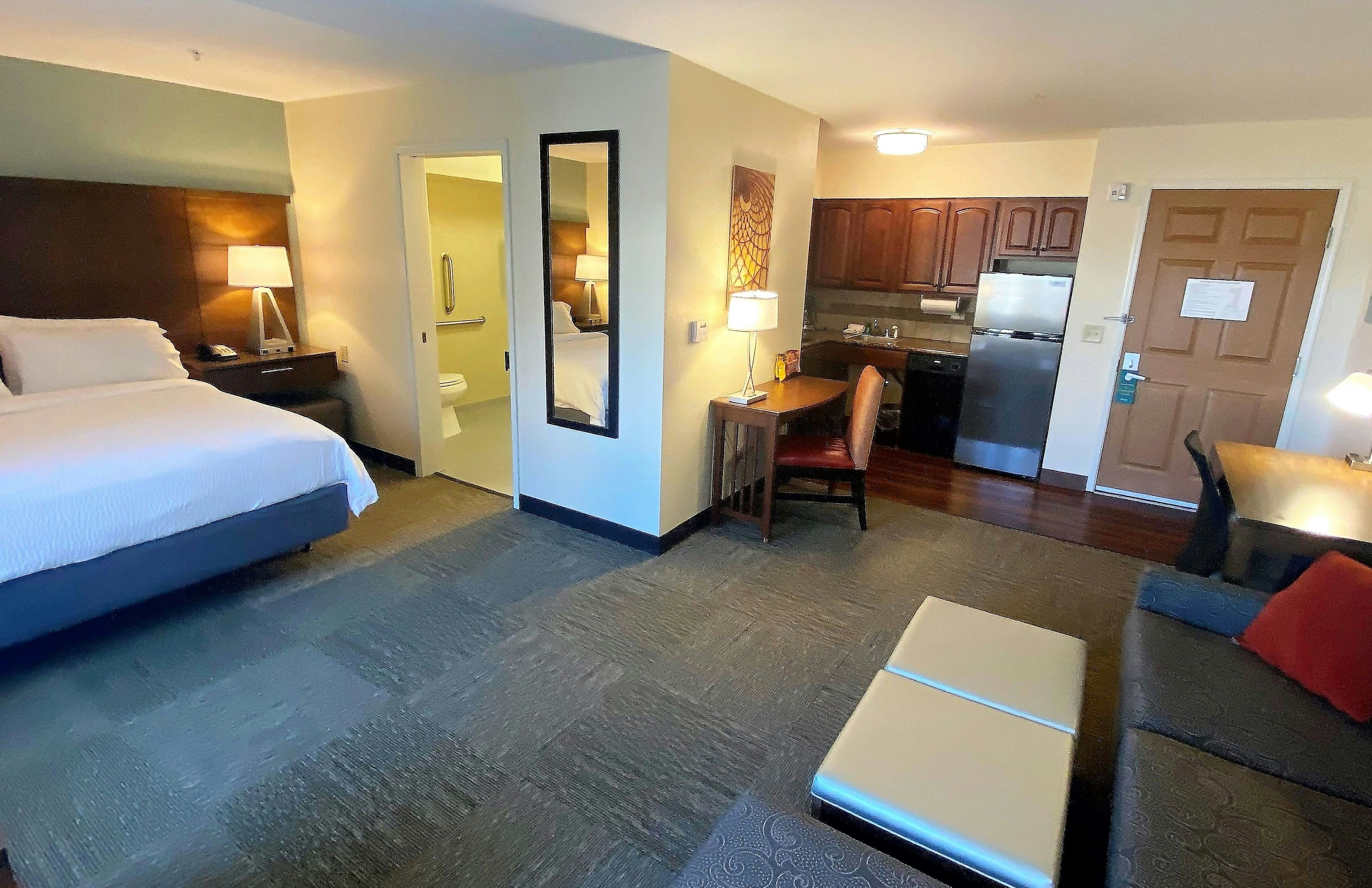 Studio, Suite, Queen Bed, Accessible