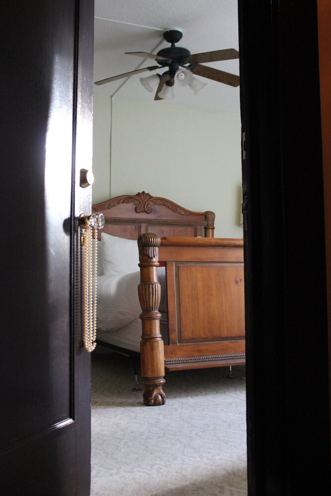 The DeLand Hotel 8/47