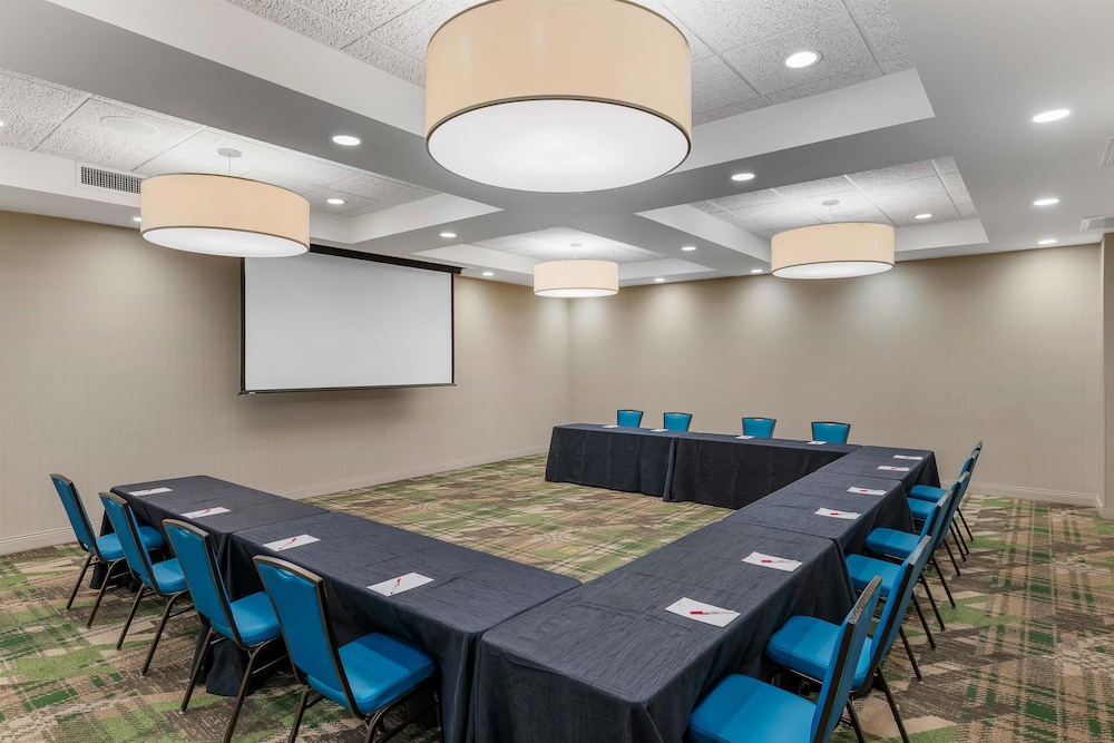 Drury Inn & Suites St Louis Brentwood 39/50