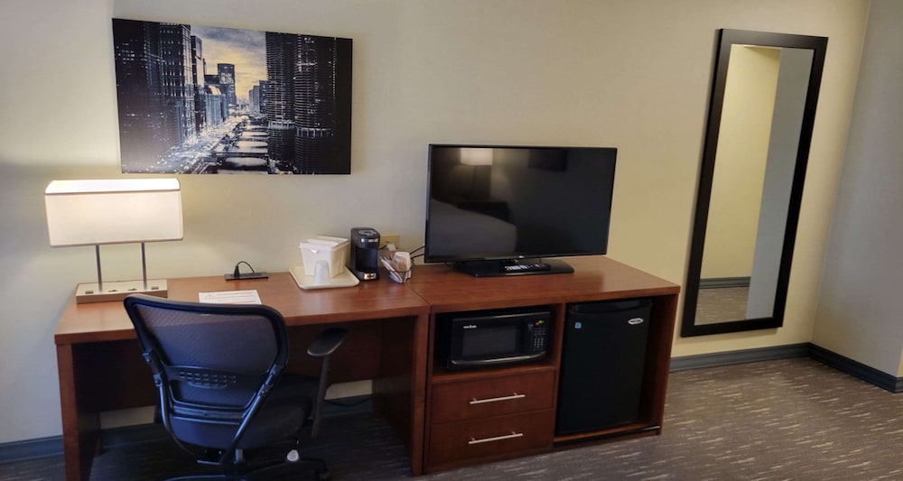 Best Western Chicago Downers Grove 34/42