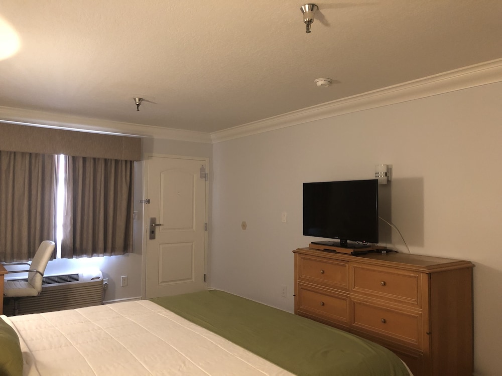 Days Inn by Wyndham Near City Of Hope 13/24