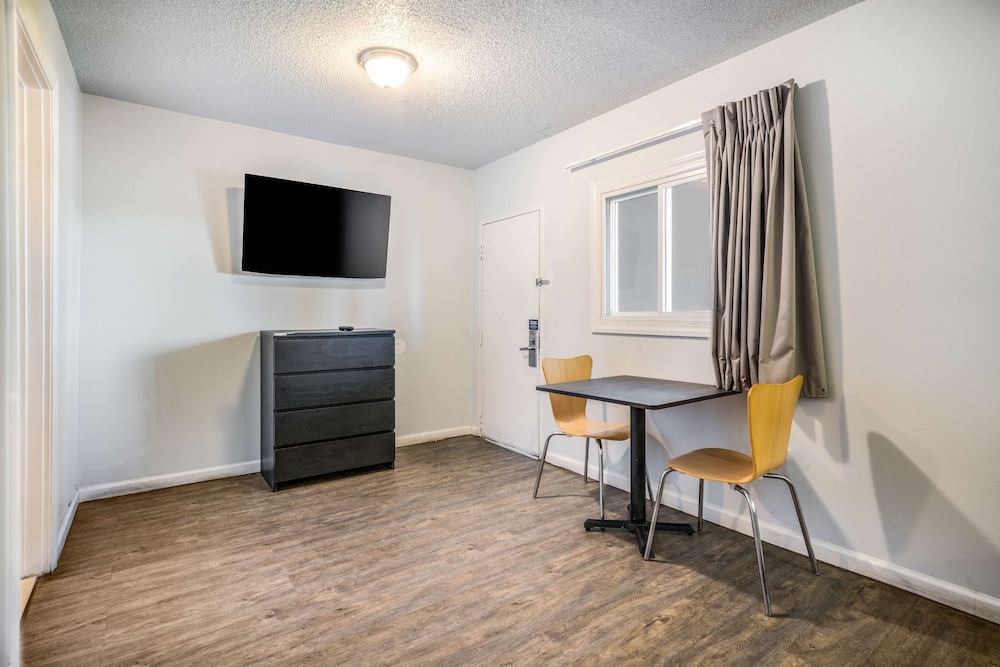Motel6 Toms River, NJ - Near Seaside Heights 54/69