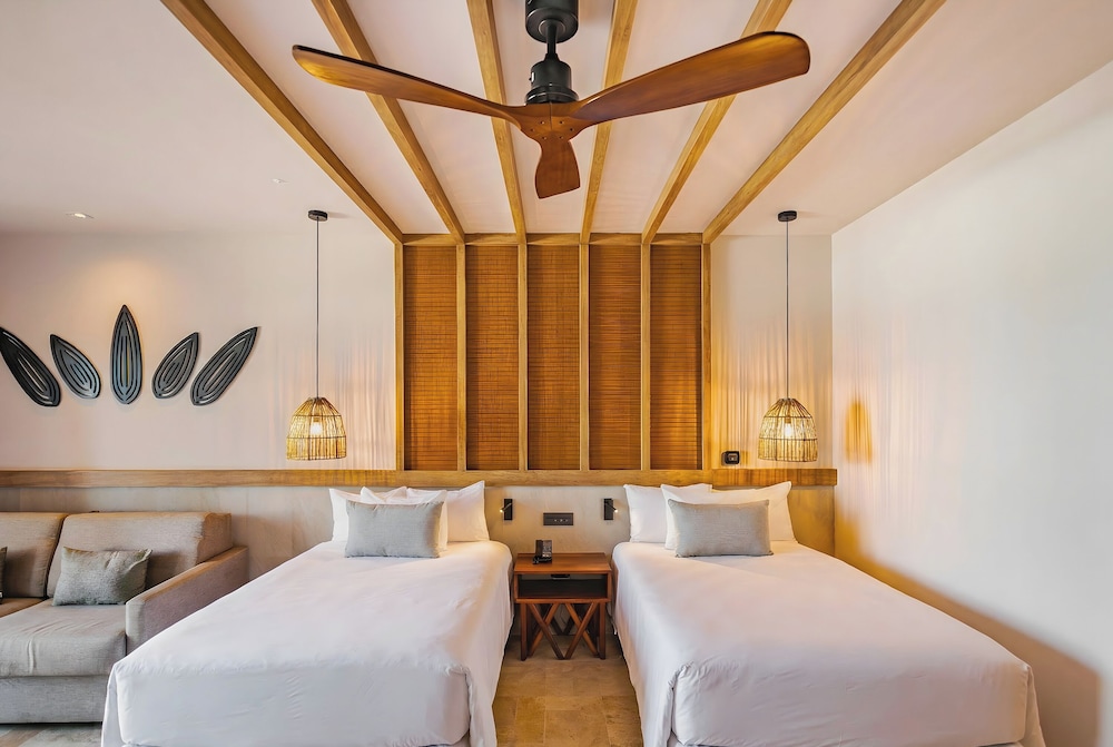 Junior Suite, Deluxe, 2 Double Beds, Ocean Front
