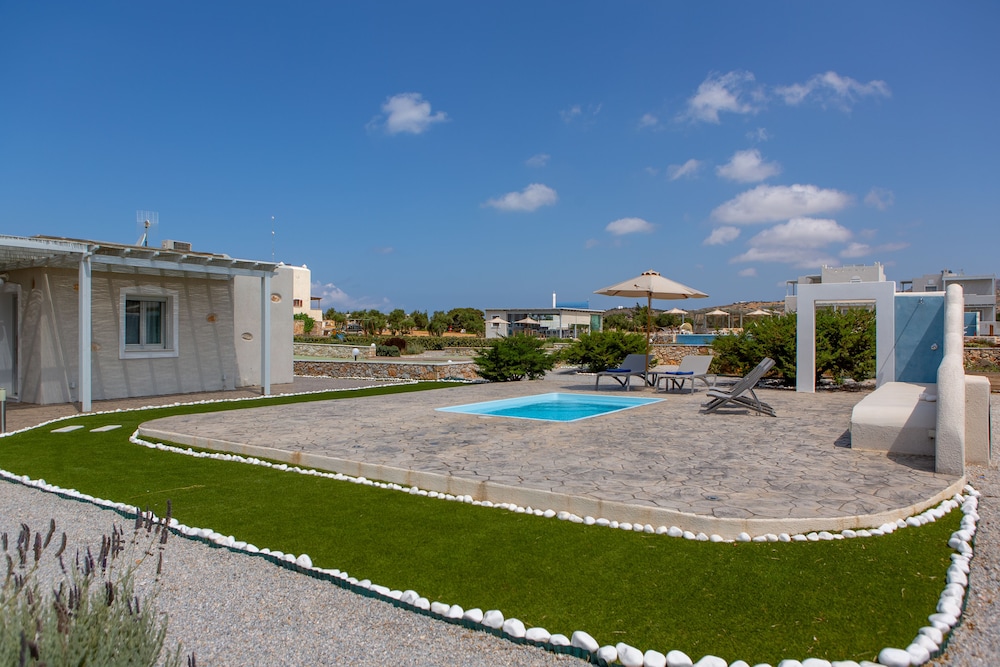 Sun and Moon Villas and Suites 56/72