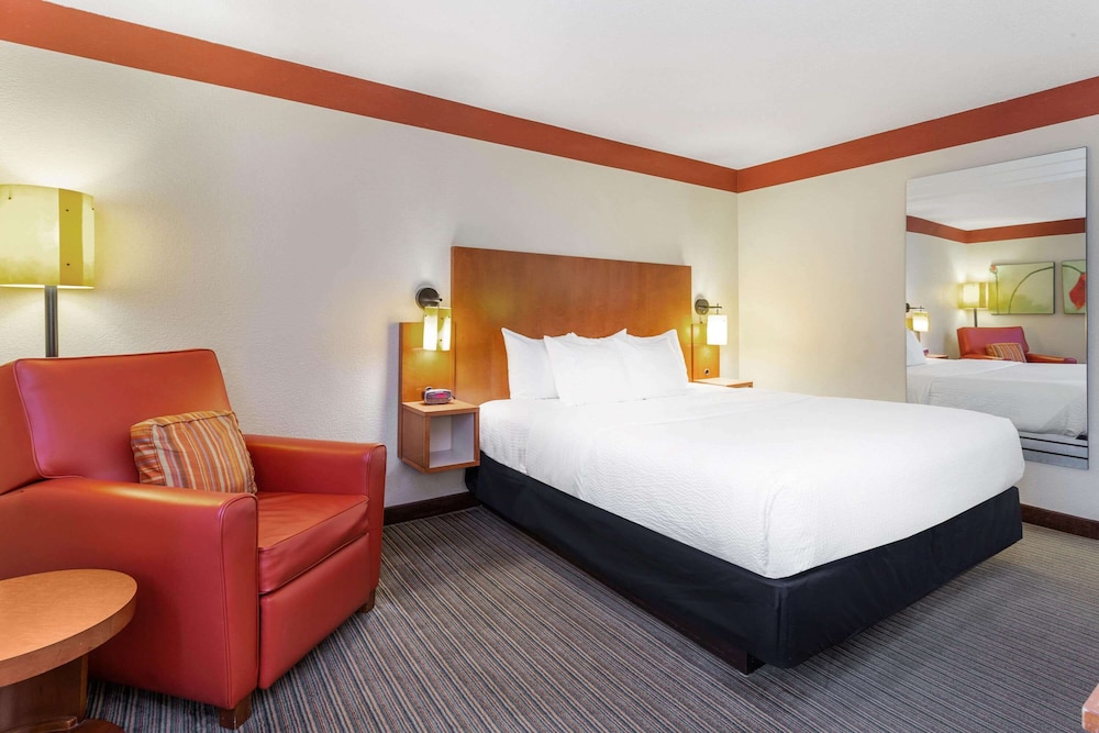 La Quinta Inn & Suites by Wyndham Chicago Tinley Park 17/47