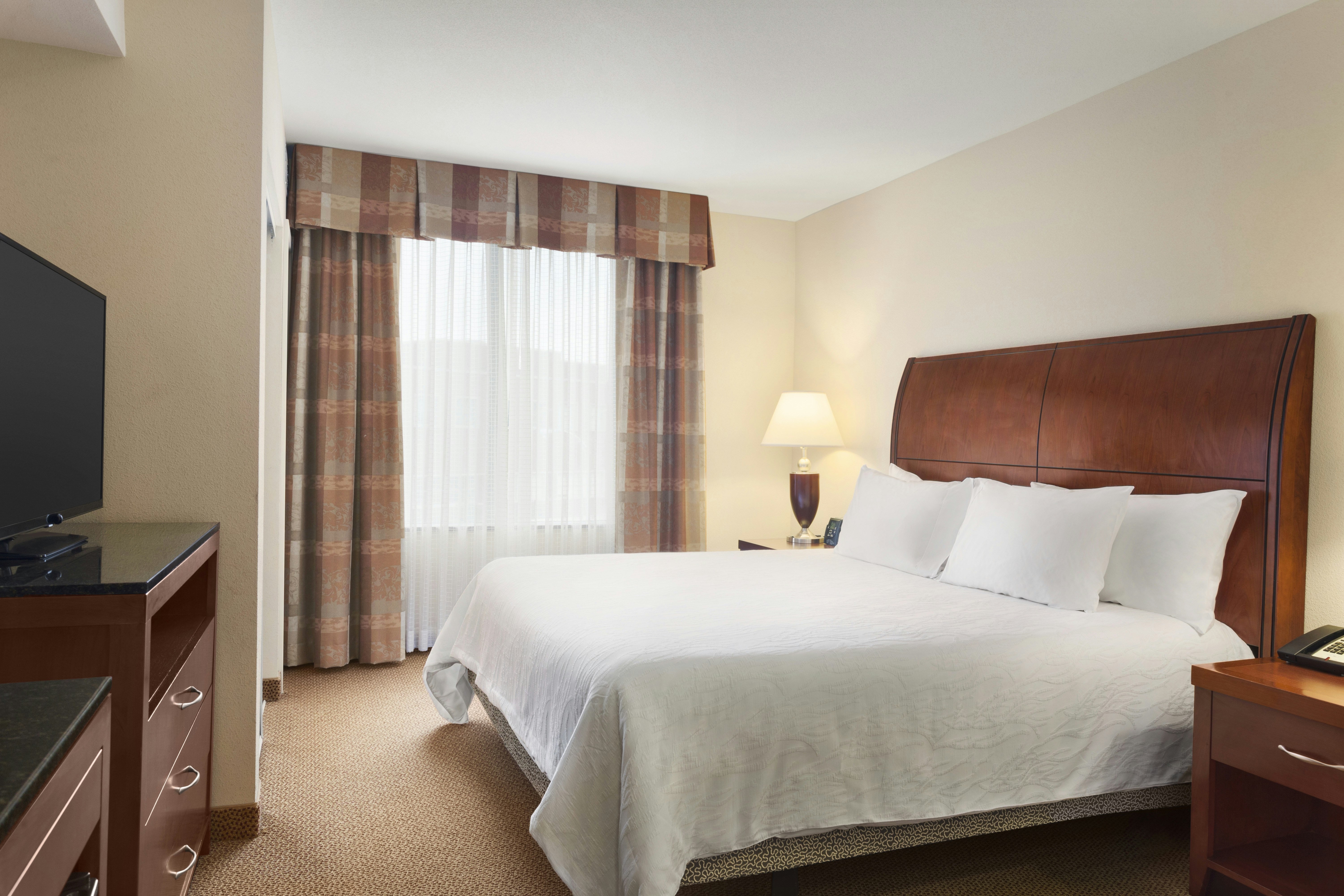 Junior Suite, King Bed, Accessible