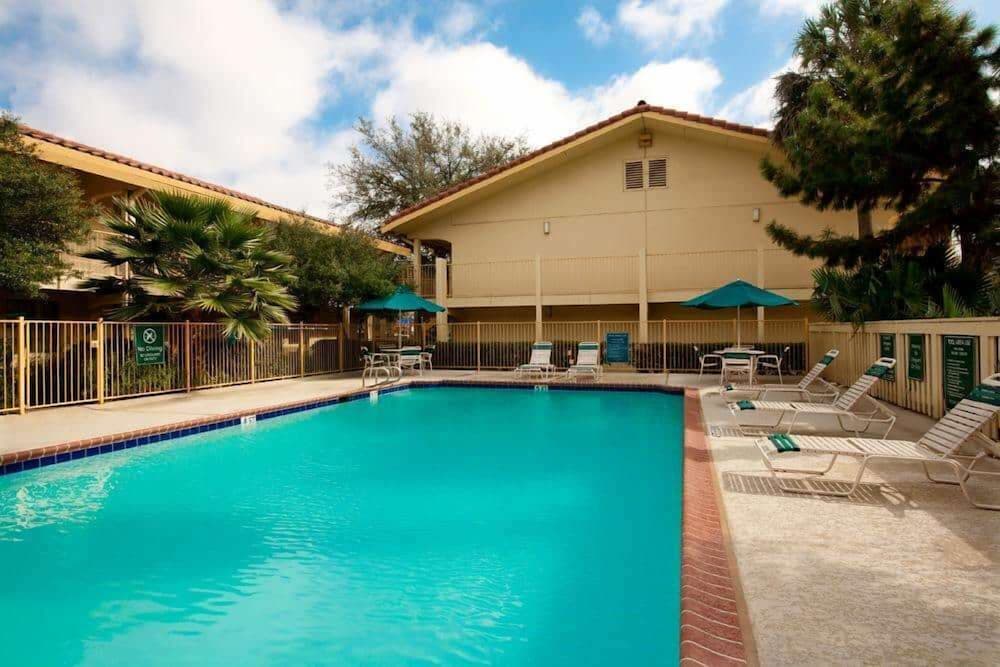 Super 8 by Wyndham Austin South / I-35 1/23