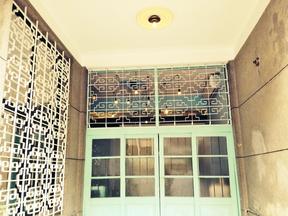 With inn Hostel 6/50