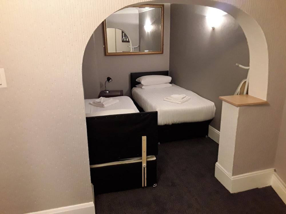 The Liverpool Inn Hotel 36/45