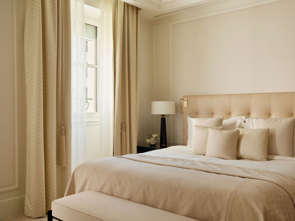 DELUXE, SUITE