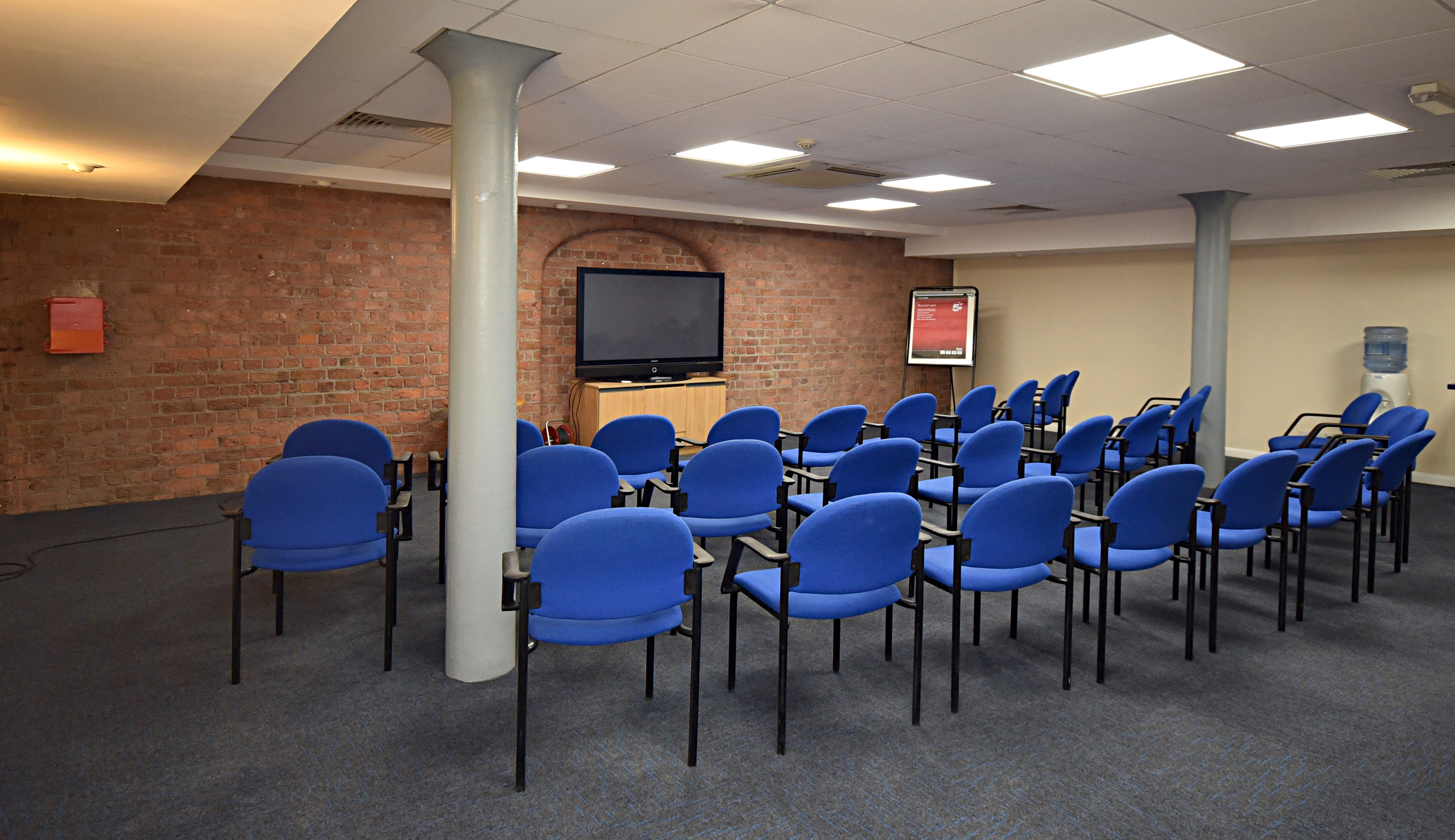 Holiday Inn Express Liverpool Royal Albert Dock 65/76