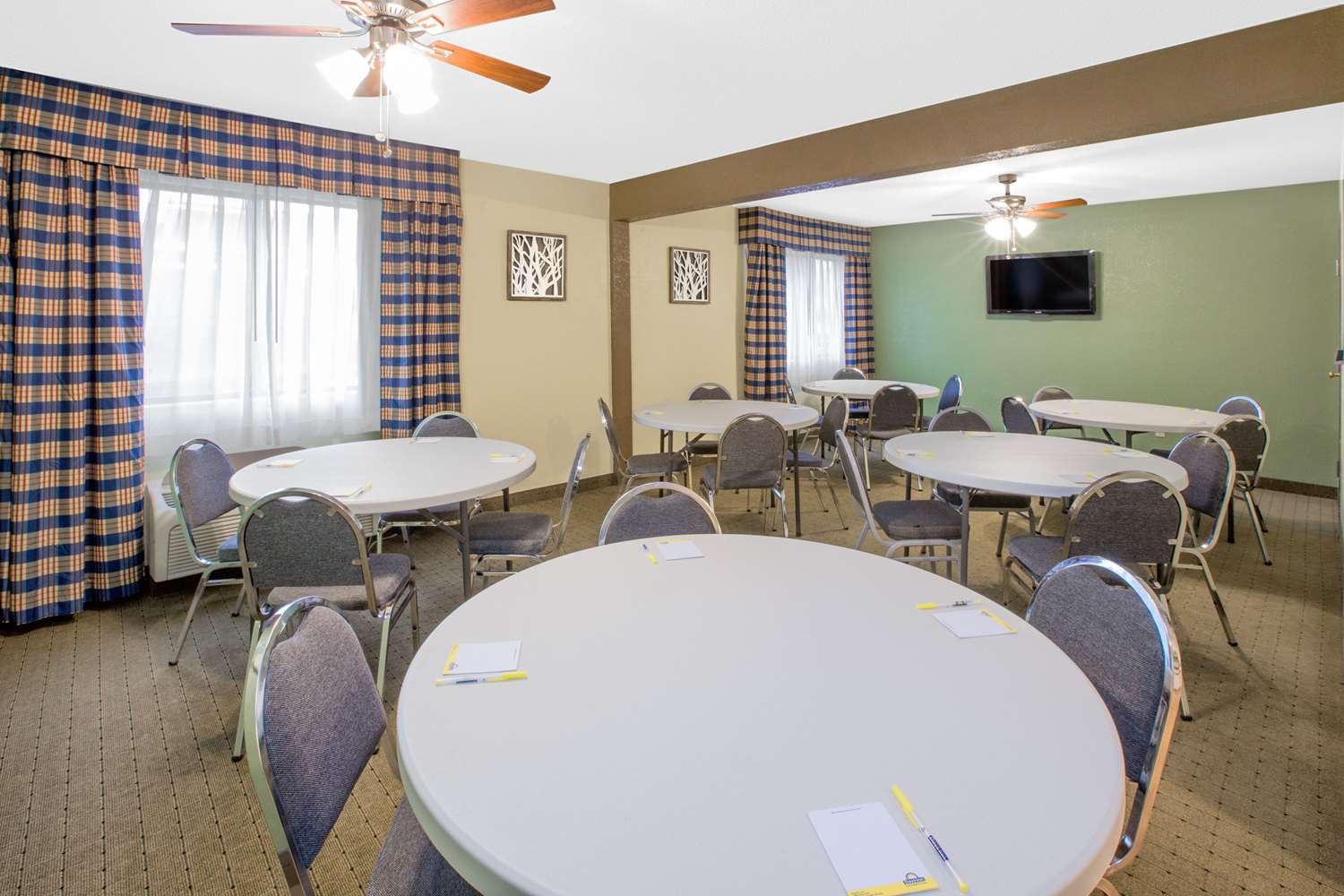 Days Inn by Wyndham Hillsdale 15/19