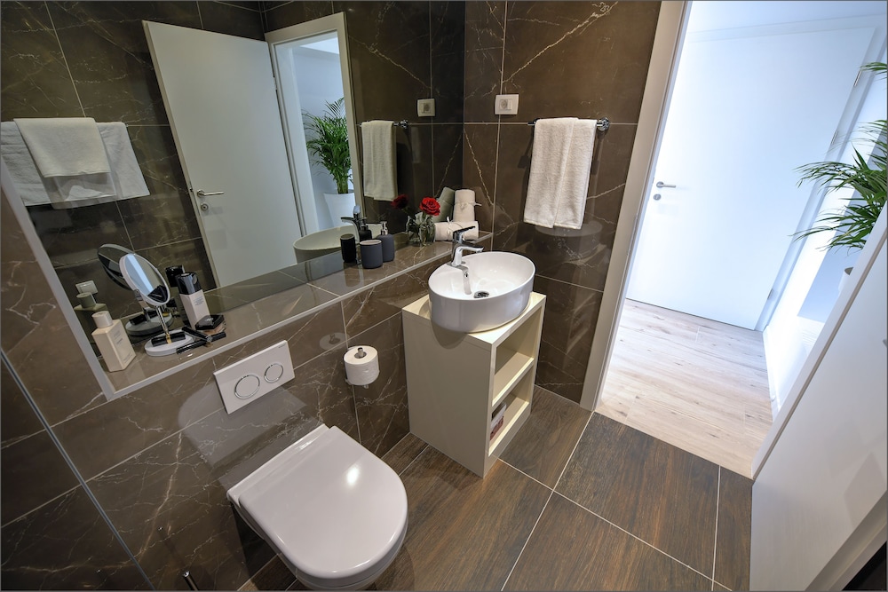 Via Porto Rooms 41/49