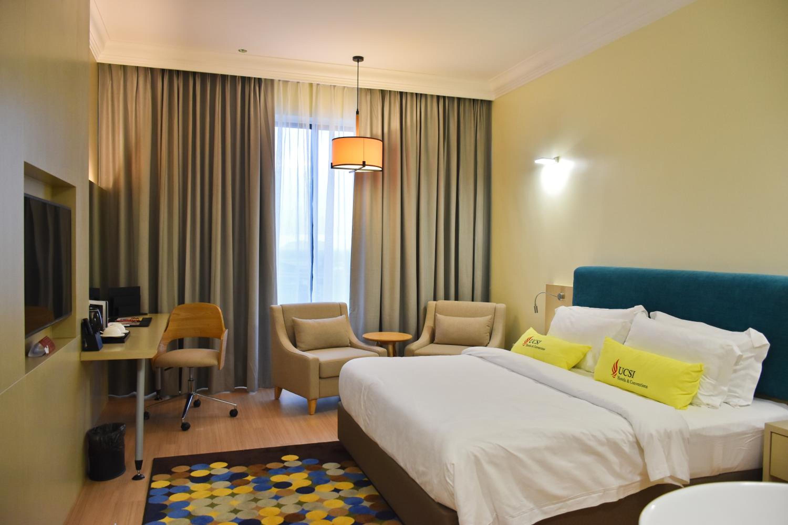SUPERIOR, KING BED